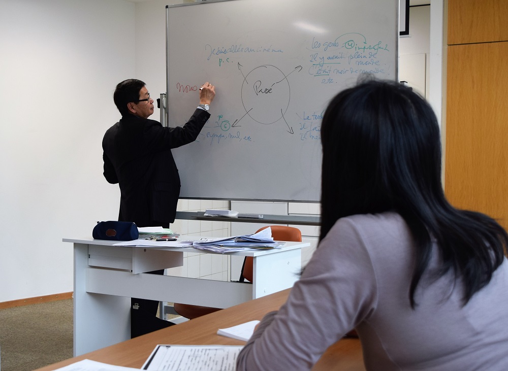 Association découvrir - Genève, Cours de français, Professeur Pierre Nguyen