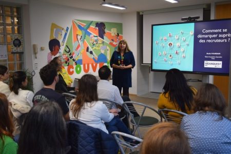 Soirée info-réseau sur comment se distinguer aux yeux des recruteurs avec Emilie Fourdain. Association découvrir